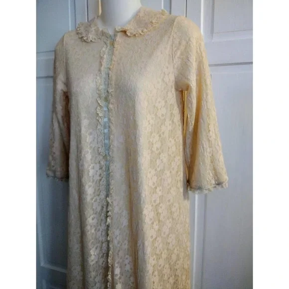 Vintage 1960s Miss Elaine Peach Pink Lace Long Robe Gown 3/4 Sleeves Lined M